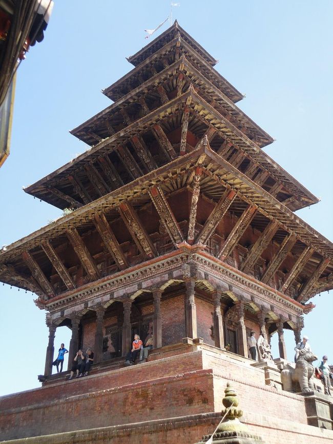 ニャタポラ寺院