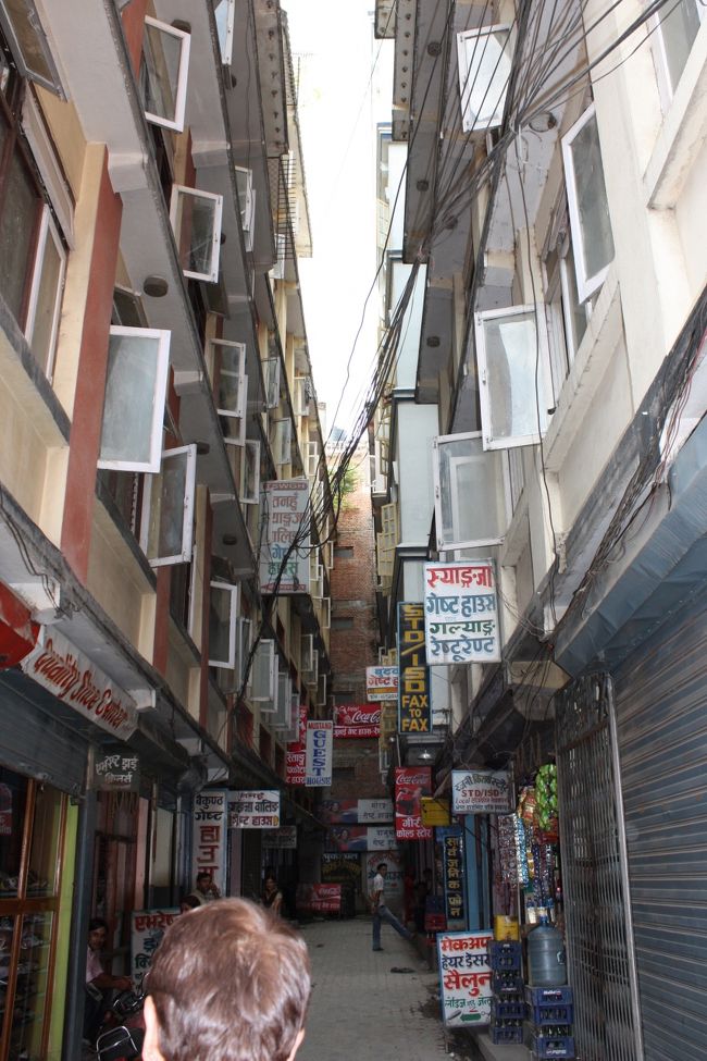 続きましては、おばの彼のおじさんが営んでいるという、ネパールのビジネスマン向けのゲストハウス的なとこに連れてってもらいました。