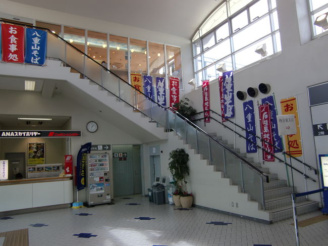 2階にはレストランと展望デッキがありますが、展望デッキはレストランを通り抜けないと行けない構造で、食事をしないで展望デッキだけ行くのは行きづらいです。