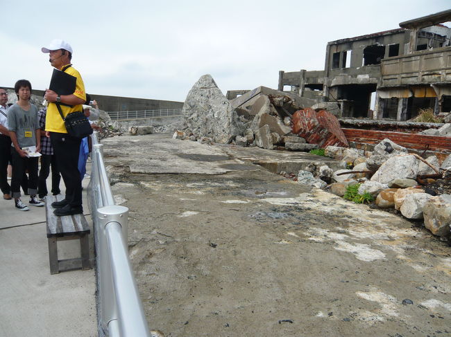 班ごとに分かれて決めれれた場所で説明をうけ、写真タイムがあり・・・を３か所回ります。