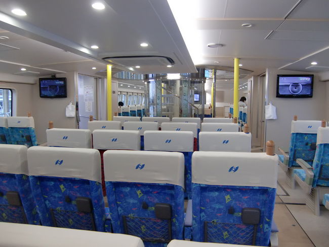 席は自由席なので好きな所に座ることができます、<br />ワタクシはなるべく揺れが少ない後方の中央の席にしました。