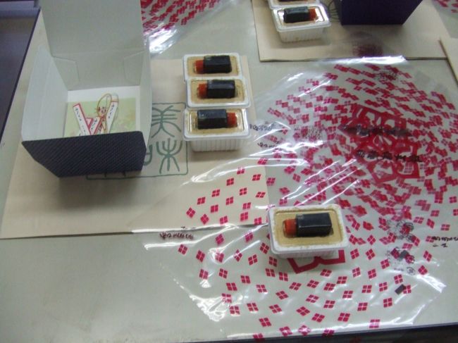 箱詰め体験もできます。<br />人の流れでここに入ってしまったのですが<br />自分のツアーではなかった・・・<br />途中で退席・・・