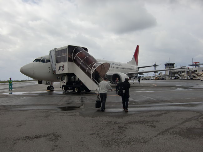 搭乗機はB737-400、機番はJA8523です。
