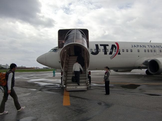 タラップを上がって飛行機へ。