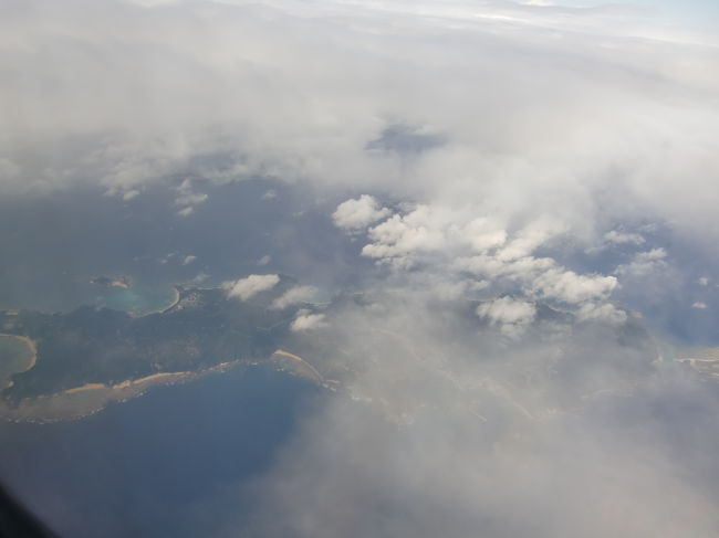 石垣からの便で那覇空港へは南側から直接進入するコースより北から進入するコースのほうが慶良間諸島を眺められて楽しいです。