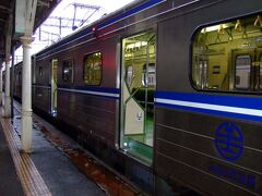 15：28基隆駅に到着。
ドアが開いた時には本格的な土砂降りになっていて、ホームは水たまりが所々出来ていた。