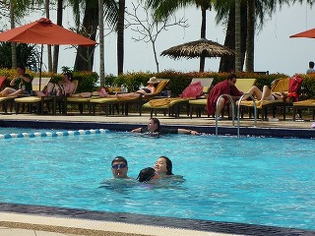 続いてさらにプール