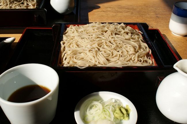 盛りそば　580円、<br />中盛りは600円、安い！<br /><br />つるりとした舌触り、<br />しっかりそばの味がしておいしいです。<br /><br />11時半には満席、そろそろ待つ人ができます。