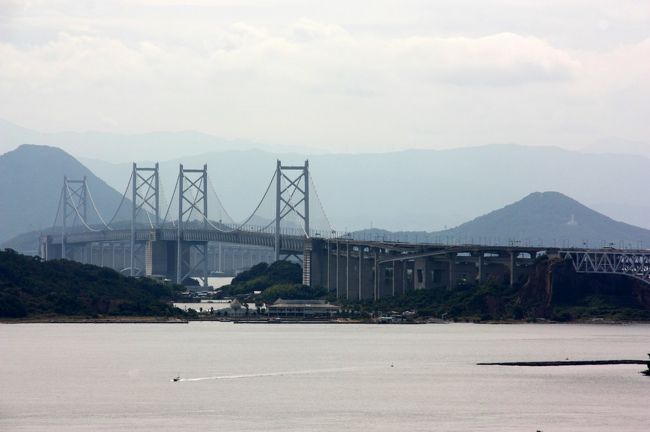 瀬戸大橋は岡山県倉敷市と香川県坂出市を結ぶ本州四国連絡橋。
