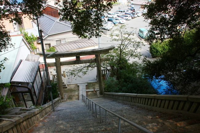 海抜22ｍの小高い丘に建てられた神社。<br />階段が急ですー。