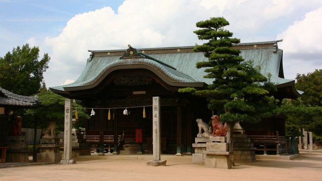 ようやっと、拝殿。<br /><br />船の安全航行を見守る神社なのでしょうね。<br /><br /><br /><br />平安時代には長浜城という城があったのだそうです。