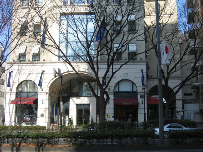 「アニヴェルセルカフェ」の外観はこんな感じ。