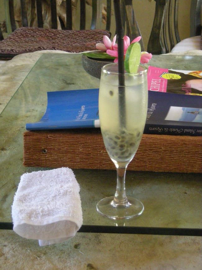 welcome drink!<br />今回のお宿はwakamaya。サヌール地区のホテル。