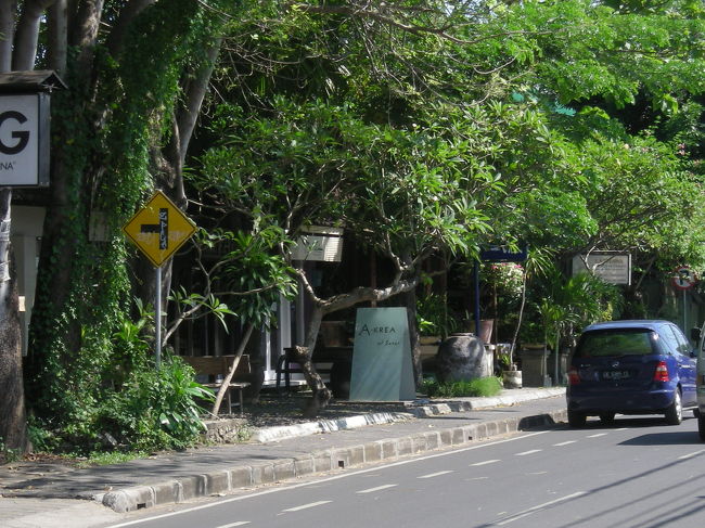 エクレアという雑貨屋さんの入り口。<br />ハンサムな店員がいます。<br />ガイドブックに乗ってた雑貨屋さんはひとしきり回ったけど、かわいいものはやっぱり高いので断念。