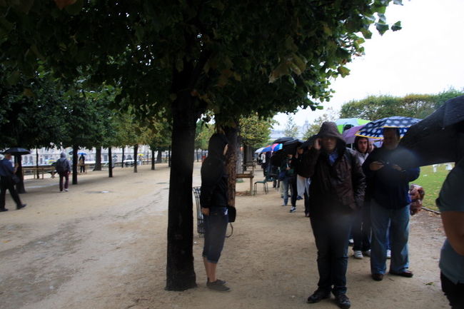 チュイルリー庭園のなかにあるオランジュリー美術館。<br />入口には行列ができていましたが、ミュージアムパスを持っているため、行列の人々のわきをすり抜けすんなり入館しました。