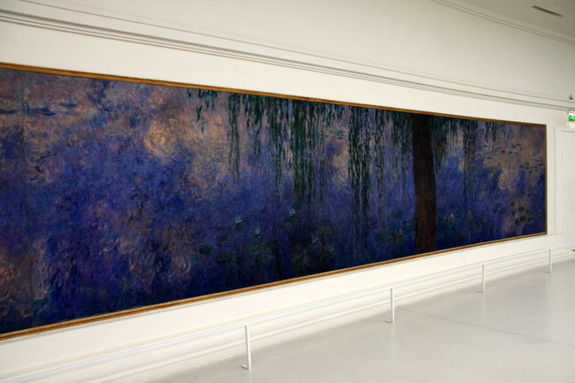 ひと部屋に4枚ずつ全部で8枚の絵が展示されていて、「朝」「緑の輝き」「雲」「沈む太陽」「明るい柳の朝」「2つの柳」「柳の朝」「木の輝き」とタイトルがつけられています。