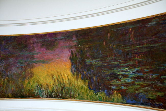 1枚だけ色合いの違う　『睡蓮　沈む太陽』