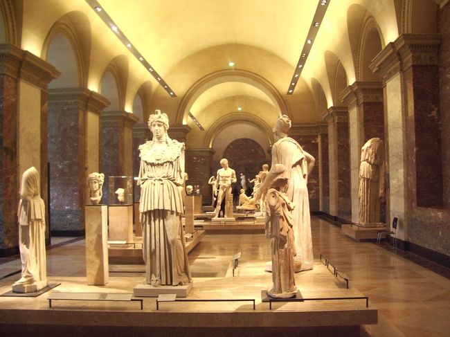 ミロのビーナスの展示室も午前中はゆっくりと鑑賞ができます。