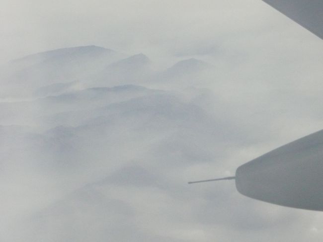 外を見れば、まだまだ靄ってる〜。<br /><br />幻想的だが、憎いあんちくしょうデス。