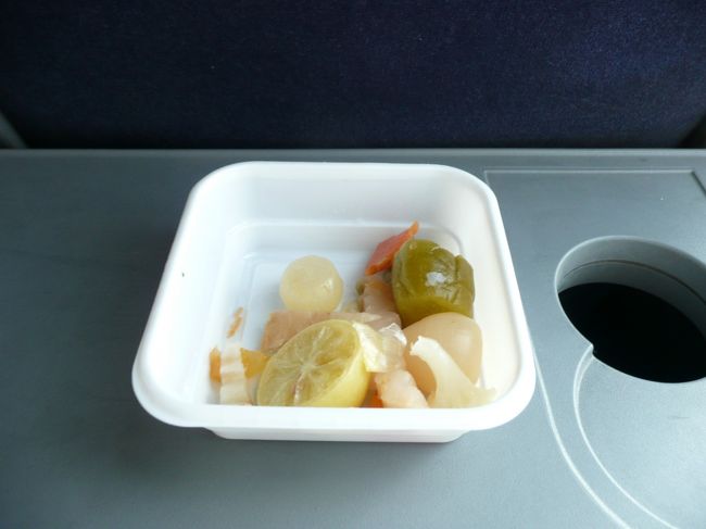 ピクルス。<br /><br />これがメチャクチャ酸っぱくて、しょっぱかった！！<br />激しく塩分過多！<br />ピクルスは自分でも作るぐらい好きだけど、コレは強烈(;￣ω￣)