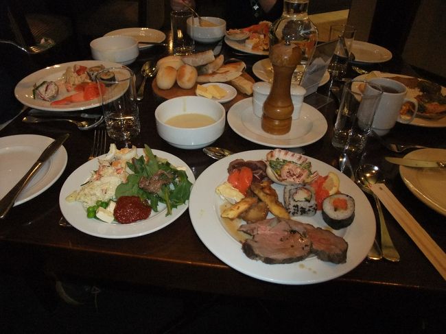 １９：１５　ディナー　<br />寿司やシカ肉もありました。<br />とにかくメニューが多くて、美味しくて、食べすぎてしまいます。<br />