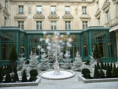 ザ ウェスティン パリス ヴァンドーム
The Westin Paris 
ホテルの中庭がクリスマス飾りでとても綺麗でした。