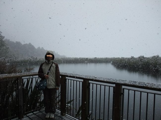 雪の為遠くまで見えません。<br />今日はＤＶＤ作成のカメラマンも同行していますが大変そうでした。