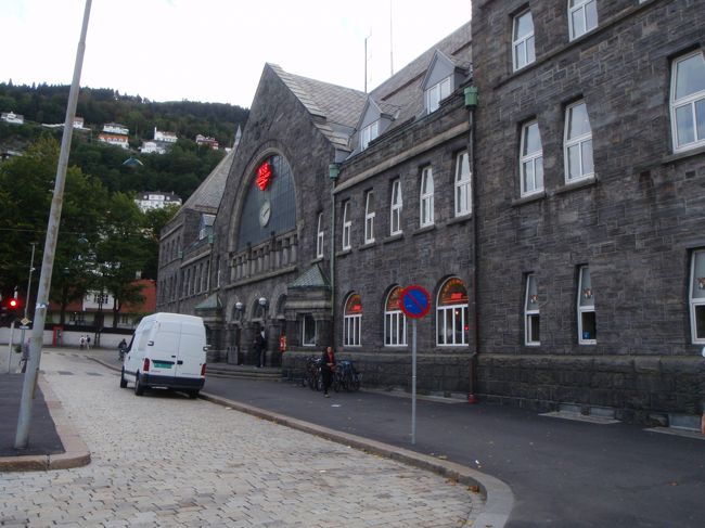 <br />ベルゲン駅に到着しました。<br />まずはヴォスまで列車で移動です。