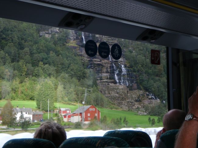 見どころポイントがあるとスピードを落としてくれて撮影タイムです。