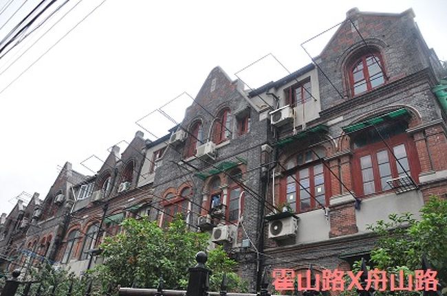 今はユダヤ人の姿はありませんが、今でも異国情緒が漂う町並みです。