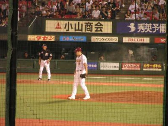 バックスクリーンを睨みつけ、気合を入れるマー君