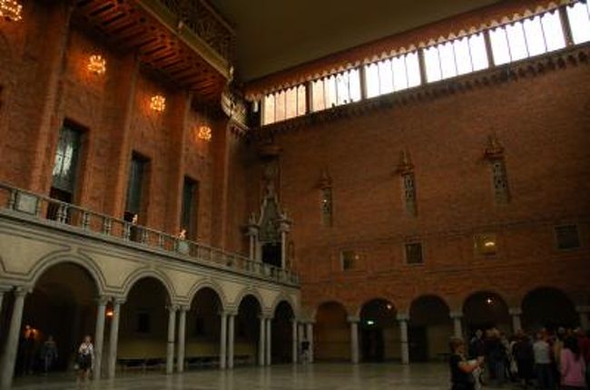 この大広間はノーベル賞の晩餐会が開かれるところです