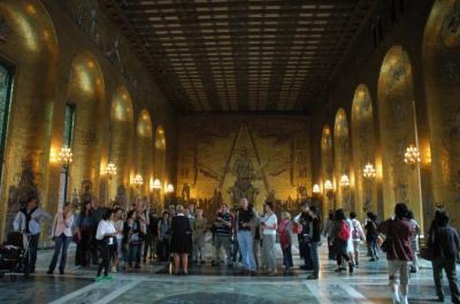 受賞後のダンスバーティー開かれる黄金の間<br />