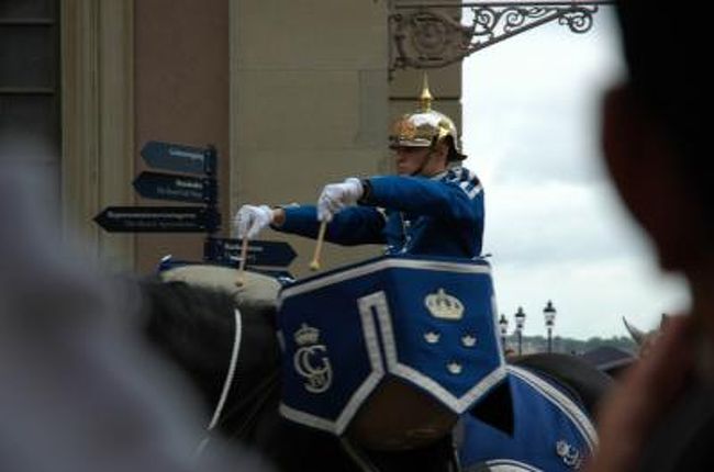 王宮の中庭で行われる衛兵の交替式を見ることができました