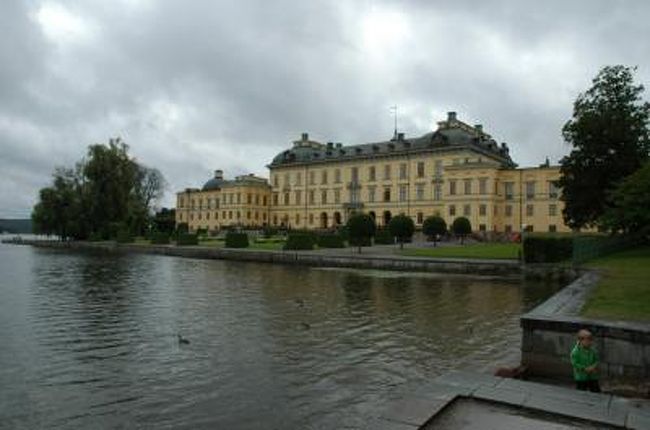 北のヴェルサイユといわれるドロットニングホルム宮殿<br />バロック様式の美しい宮殿で、世界遺産です