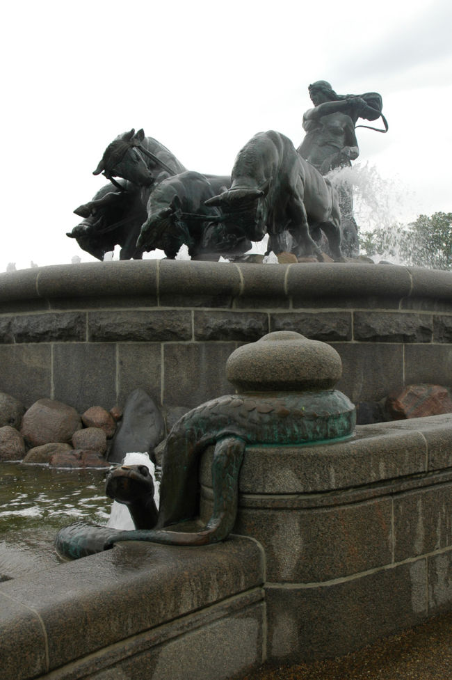 ゲフィオンの泉<br />蛇が怖いです