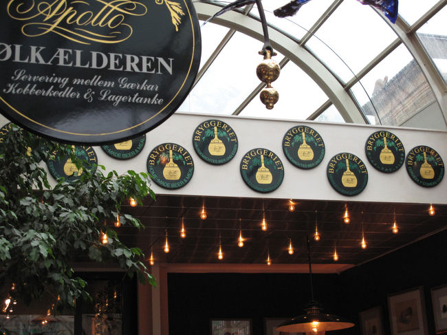 今日のホテル　ファースト・ホテル・ベスタブロへチェックイン後はフリータイムです<br /><br />雨が降っていて行動は鈍ったのですが、ロイヤルコペンハーゲンの本店に行ってみました<br />閉店間際　特に何も購入せず、見学に徹しました<br /><br />雨のため、運河巡り、チボリ公園もパスしてしまいました<br />そうそうに夕食です<br /><br />ガイドブックでも評判だったビールのお店アポロです<br /><br />