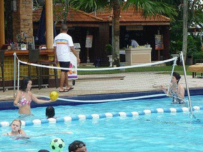 そんでまたプール。<br />プールカウンターでボールを貸してもらえます。