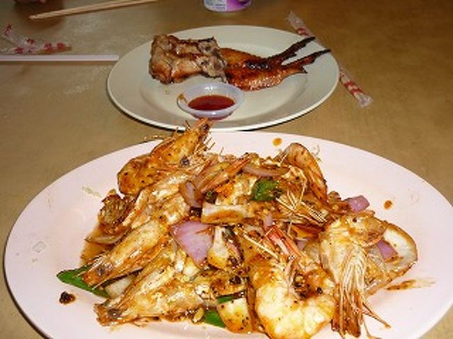 結果的に一番最初に注文したこれが一番高価だった。<br />エビのガーリックいため。<br />90リンギ。