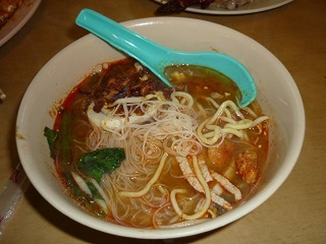 これ３．５リンギ（90円くらい）スープがなかなかいけます。<br />でも麺がそうめんのようなものと、細うどんが一緒に入っています。