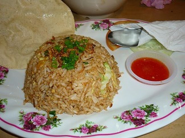 ナシゴレンでしたが、インドネシアとは少し味が違いましたが・・