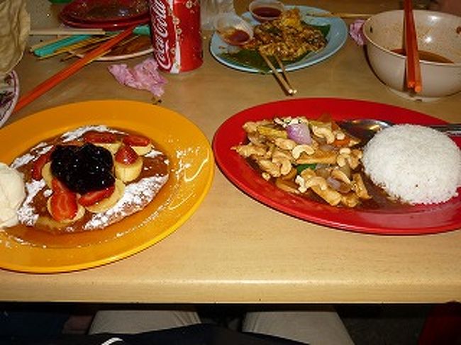 デザートもあります。<br />速く食べないとアイスが溶けてしまいます