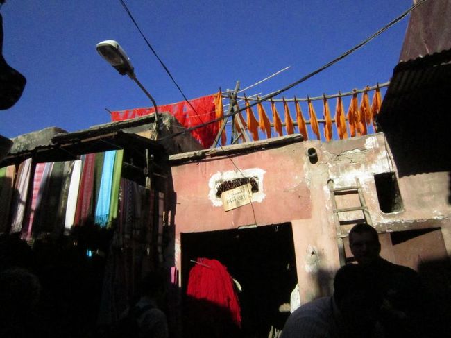 こちらは染物屋さん。中を覗いているとおじさんが入ってこいと誘ってくれた。