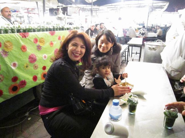 ハリラを２杯もおかわりしてた子供とお母さん。<br />食事はこれだけなのかしらん？<br /><br />この日は３１日で年越しだったけどホテルに戻ったら疲れて寝てしまった。<br />恐らくイスラム教の国なので特別なイベントも無いだろうし…。