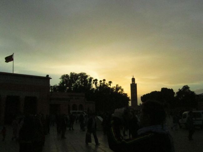 フナ広場の目印にもなるクトゥビア。これが見えると方向が分かって安心する。