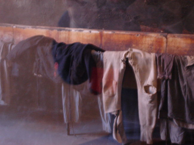 第11ブロック地下<br /><br />ここでは1941年9月にチクロンBを使って集団虐殺の実験が行われた。その時、約600人のソ連軍捕虜と収容所内の病院に入院中の250人の患者が殺された。