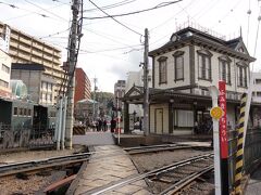 ２０分ほどで終点道後温泉駅に到着