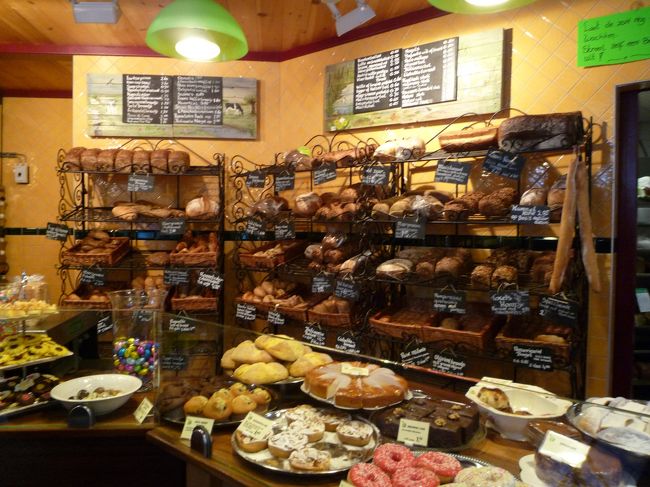 上の風車群の近くのパン屋さんです。<br />美味でした♪