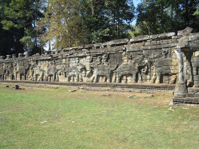 象のテラス　王の閲兵台って、なかなか凄い発想と実現力