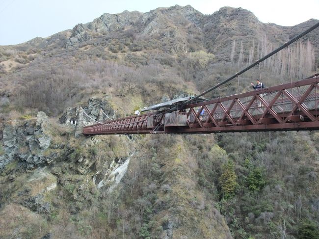 カウラウ川に架かる橋は高さ４３ｍ。<br />観光客では日本人が一番多くチャレンジするそうです。<br /><br />私には無理ですね。